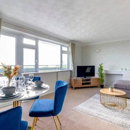 Trendy Sea View 2 Bedroom Sleeps 6 - Free Parking Bournemouth Exterior photo