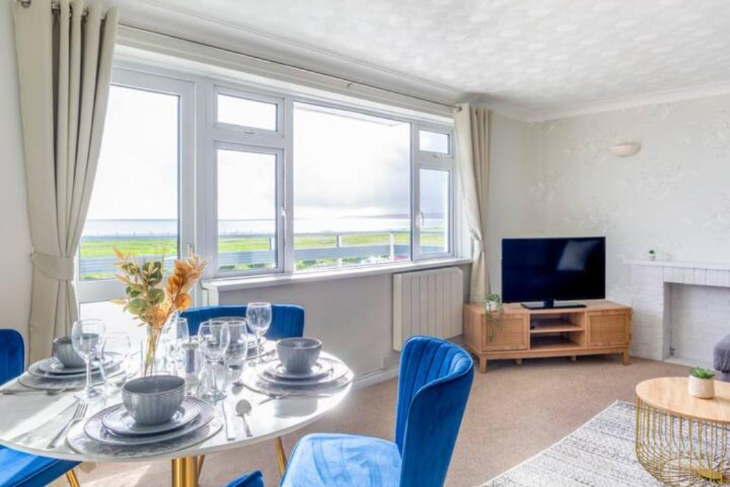 Trendy Sea View 2 Bedroom Sleeps 6 - Free Parking Bournemouth Exterior photo