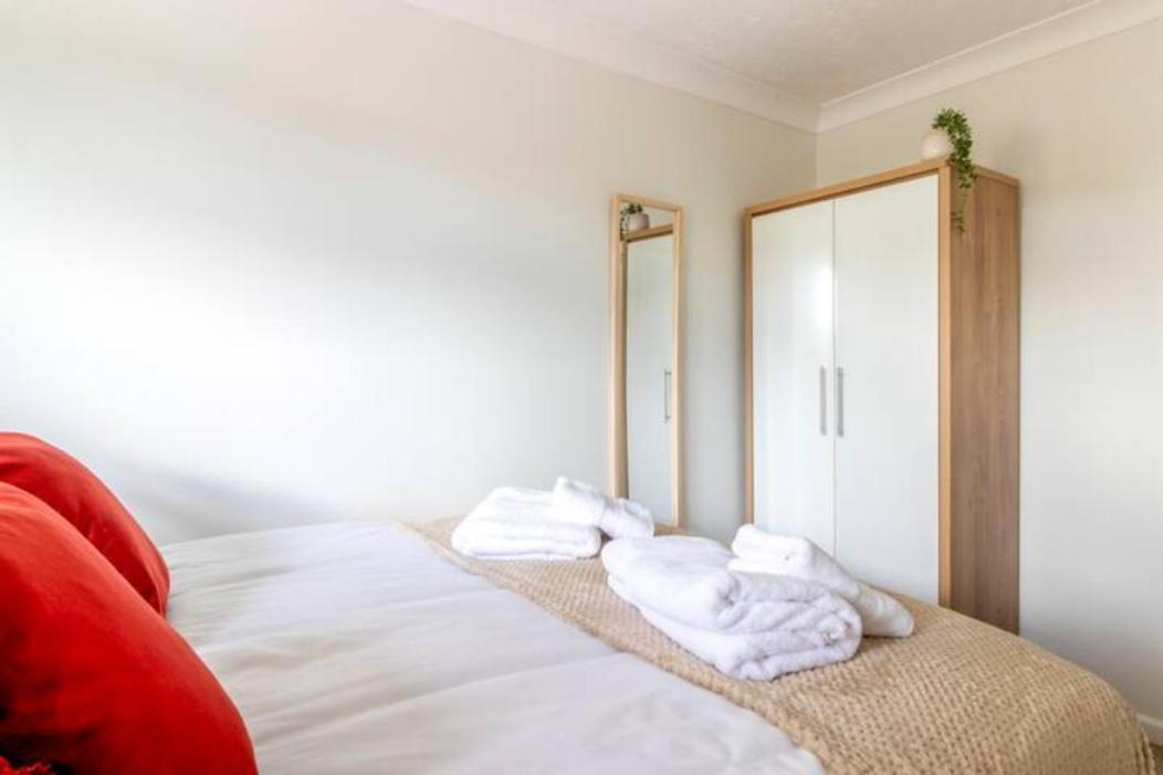 Trendy Sea View 2 Bedroom Sleeps 6 - Free Parking Bournemouth Exterior photo