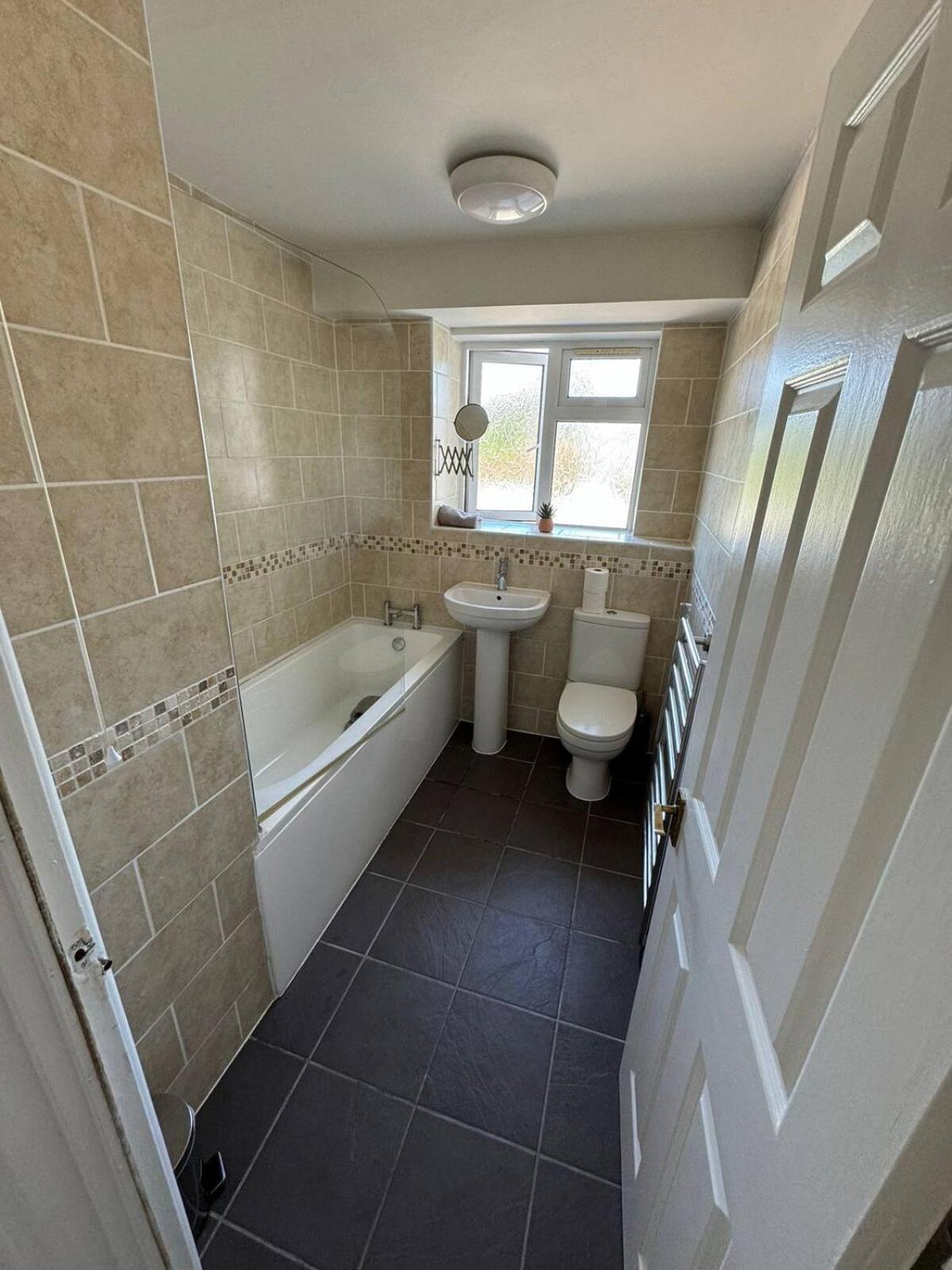 Trendy Sea View 2 Bedroom Sleeps 6 - Free Parking Bournemouth Exterior photo